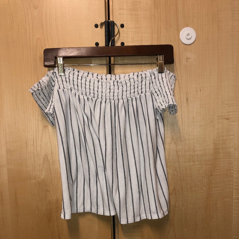American Eagle Off-the-Shoulder Short Sleeve
